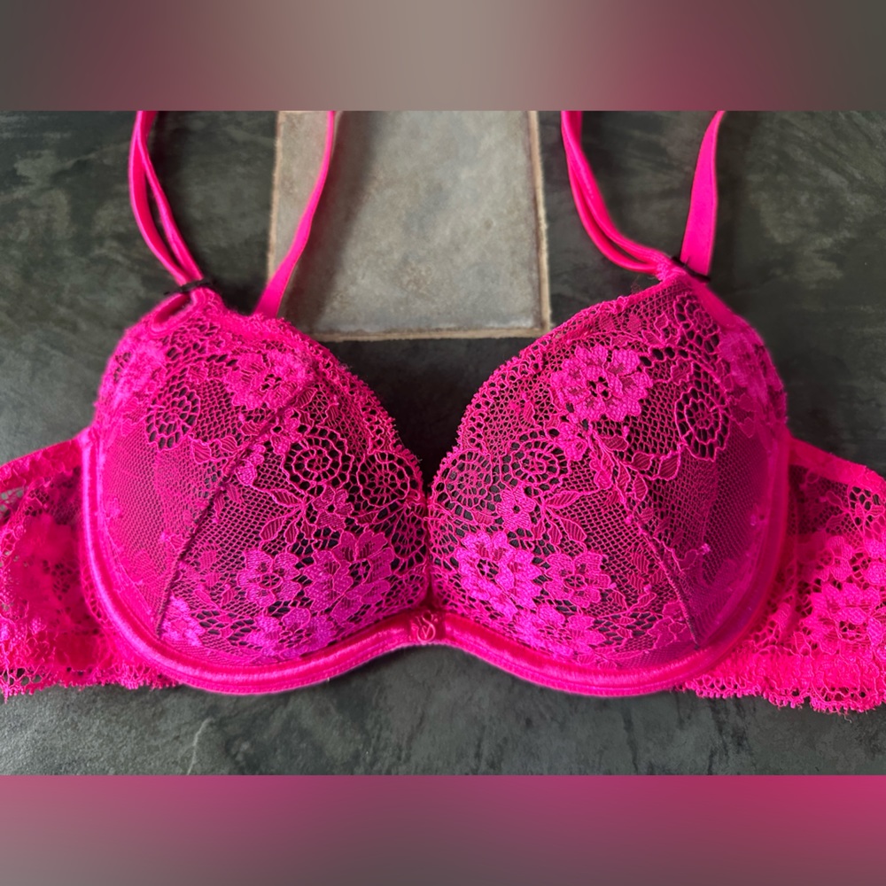 Victoria’s Secret Plunge Hot Pink Lace Bra Size 34A